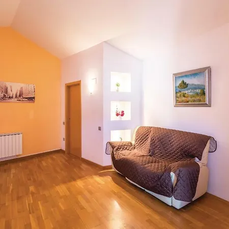 Appartement Three-bedroom In *